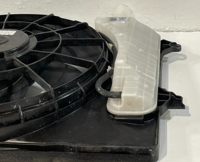 Load image into Gallery viewer, 21-23 HYUNDAI ELANTRA ENGINE RADIATOR COOLING FAN BLOWER ASSEMBLY 2.0L # 93786
