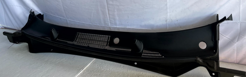 Load image into Gallery viewer, 2023-2025 KIA SPORTAGE FRONT WINDSHIELD COWL PANEL VENT GRILLE COVER # 106661
