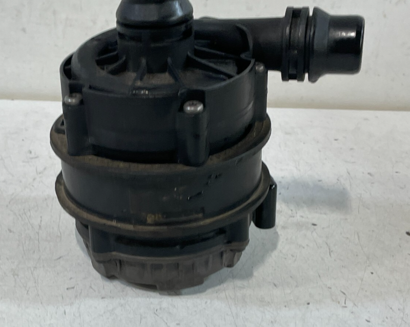Load image into Gallery viewer, 2019-2024 BMW 330i 330e ENGINE AUXILIARY ELECTRIC WATER PUMP UNIT # 98406
