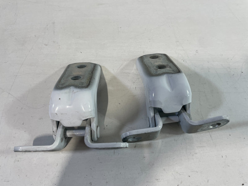 Load image into Gallery viewer, 2019 - 2026 HYUNDAI SANTA FE FRONT RIGHT UPPER &amp; LOWER DOOR HINGE # 104425B
