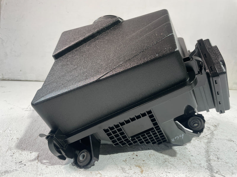 Load image into Gallery viewer, 2019-2021 GENESIS G70 ENGINE AIR INTAKE CLEANER FILTER HOUSING BOX 2.0L # 105355
