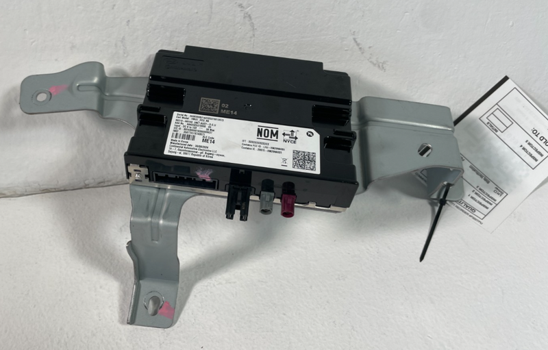 Load image into Gallery viewer, 2025 HYUNDAI TUCSON TELEMATICS COMMUNICATION CONTROL MODULE / BRACKET # 105931

