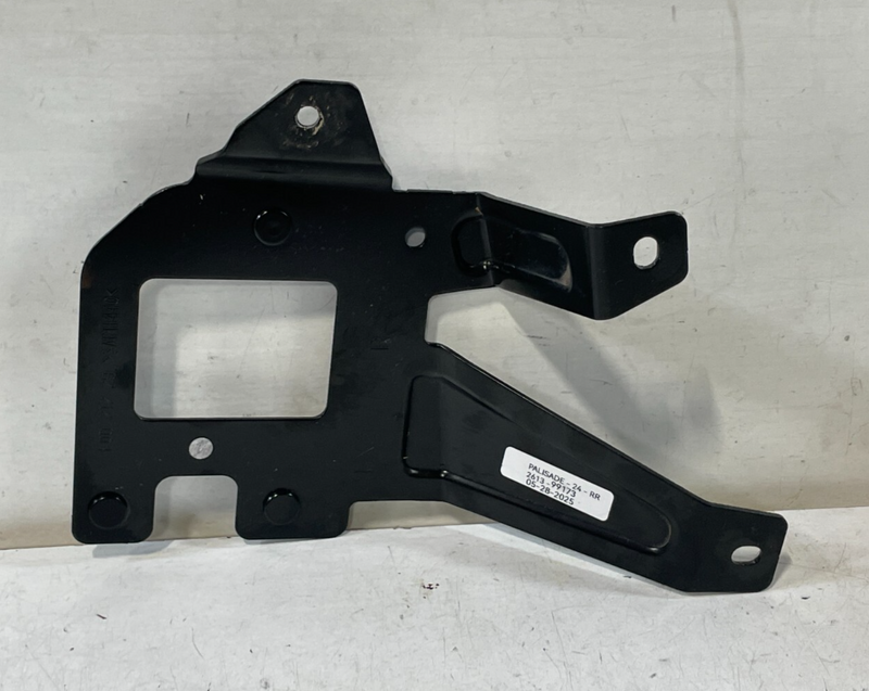 Load image into Gallery viewer, 20-22 HYUNDAI PALISADE REAR RIGHT SIDE BLIND SPOT RADAR SENSOR BRACKET # 99173
