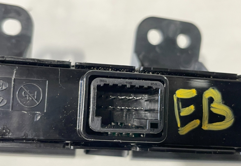 Load image into Gallery viewer, 20-22 HYUNDAI PALISADE DASH RHEOSTAT DIMMER &amp; TRUNK &amp; TRACTION SWITCH # 100827
