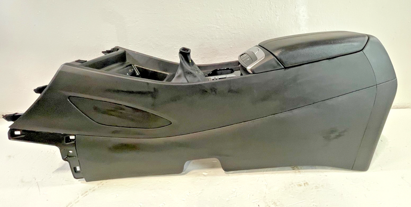 Load image into Gallery viewer, 22-24 HYUNDAI TUCSON SEL CENTER CONSOLE STORAGE COMPARTMENT ASSEMBLY # 103285
