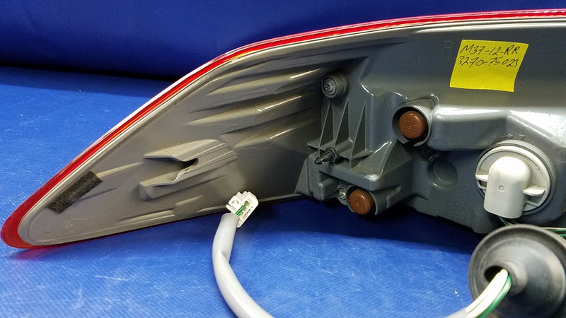 Load image into Gallery viewer, 11-14 INFINITI M35h M37 M56 Q70 RIGHT TAIL LIGHT QUARTER PANEL MOUNTED # 75023
