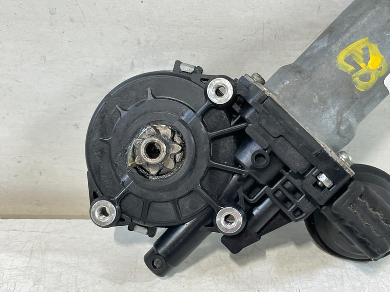 Load image into Gallery viewer, 2019 - 2020 INFINITI QX50 REAR RIGHT SIDE DOOR WINDOW REGULATOR MOTOR # 97652
