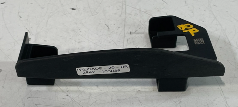 Load image into Gallery viewer, 20-22 HYUNDAI PALISADE REAR RIGHT BLIND SPOT RADAR SENSOR MODULE BRACKET #103039
