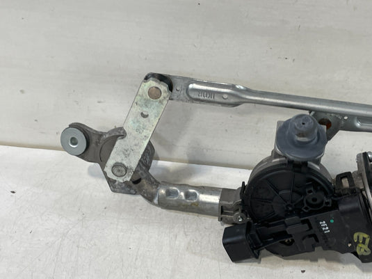 19-24 GENESIS G70 FRONT WINDSHIELD WIPER TRANSMISSION LINKAGE W/ MOTOR