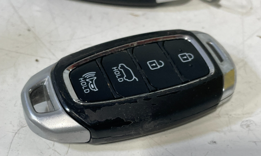 2019-2020 HYUNDAI SANTA FE ENGINE & LIFTGATE CONTROL MODULE W/ KEY FOB