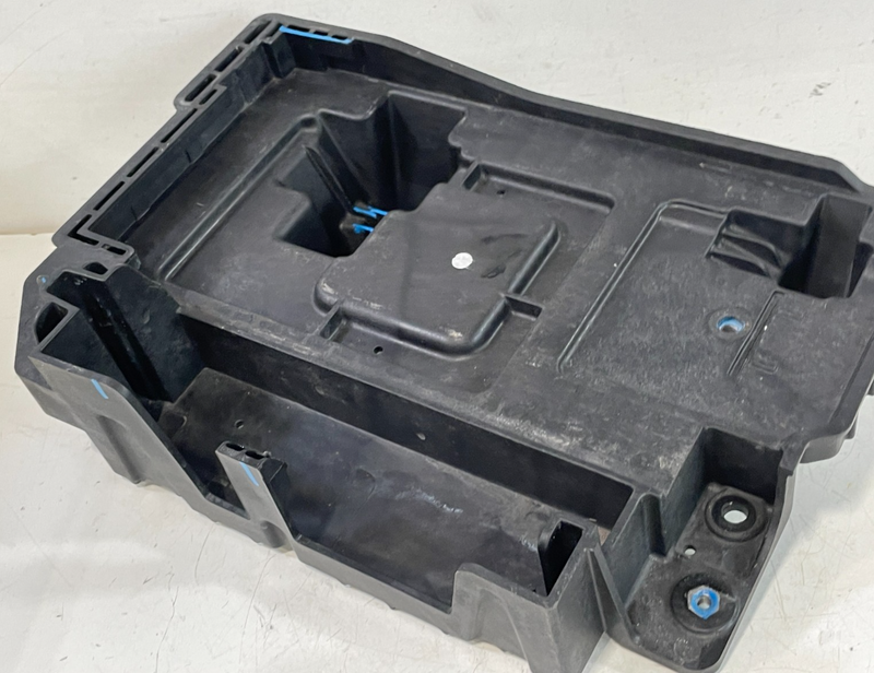 Load image into Gallery viewer, 2022-2025 HYUNDAI TUCSON BATTERY TRAY HOLDER BOX SUPPORT BRACKET BLACK # 103796
