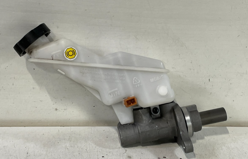 Load image into Gallery viewer, 2020-2025 HYUNDAI PALISADE BRAKE MASTER CYLINDER RESERVOIR BOOSTER TANK # 100840
