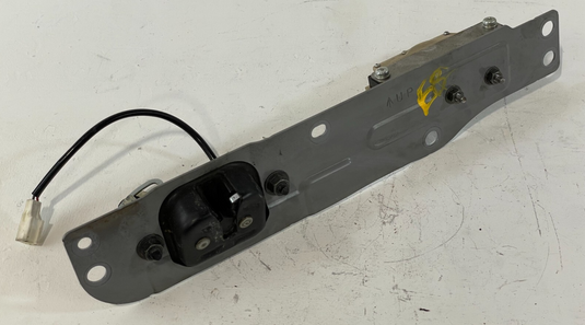 09-20 NISSAN 370Z COUPE LIFTGATE BACK DOOR LOCK ACTUATOR COVER BRACKET