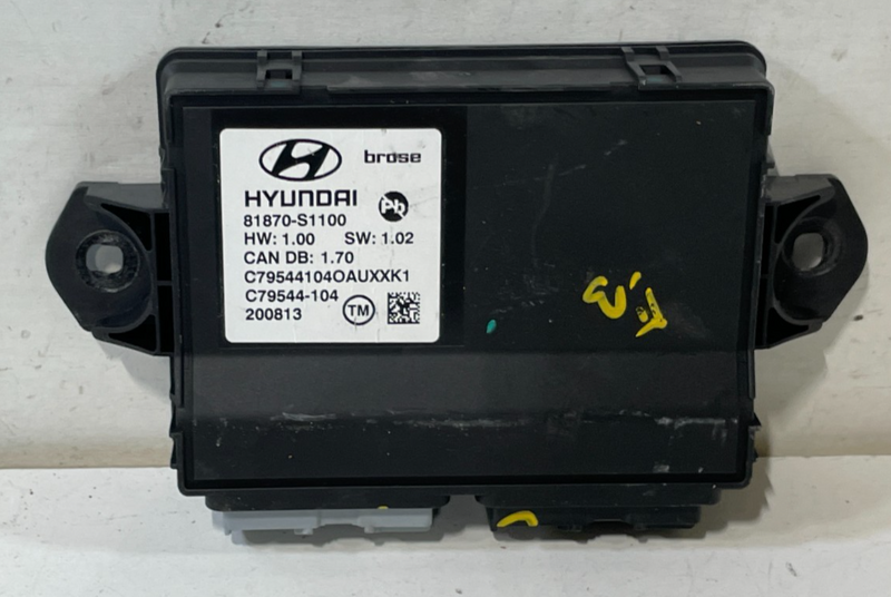 Load image into Gallery viewer, 2019-2020 HYUNDAI SANTA FE ENGINE &amp; LIFTGATE CONTROL MODULE W/ KEY FOB # 102918
