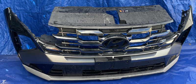 Load image into Gallery viewer, 2025 HYUNDAI TUCSON LIMITED FRONT BUMPER ASSY W/ PARK SENSOR BLACK (S3B) #105996
