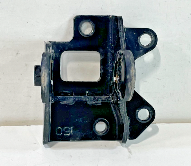 Load image into Gallery viewer, 2019-2020 HYUNDAI SANTA FE AUTOMATIC TRANSMISSION MOUNT BRACKET 2.0L # 102939
