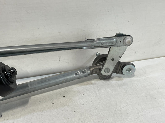 19-24 GENESIS G70 FRONT WINDSHIELD WIPER TRANSMISSION LINKAGE W/ MOTOR