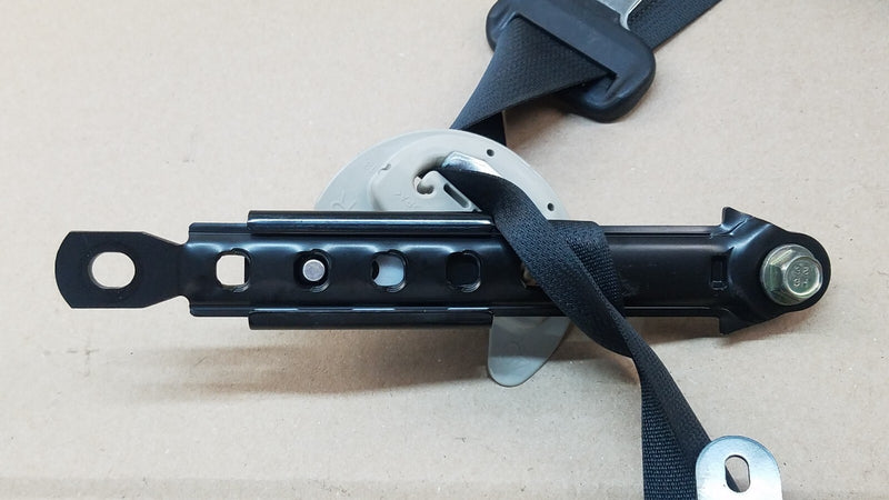 Load image into Gallery viewer, ⭐⭐OEM 11-12 INFINITI M37 M56 FRONT RIGHT SEAT BELT RETRACTOR W/PRE CRASH BLACK⭐⭐
