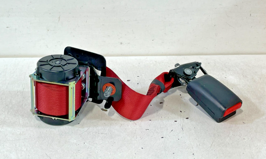 19-23 GENESIS G70 REAR CENTER MIDDLE SEAT BELT RETRACTOR W/ BUCKLE RED