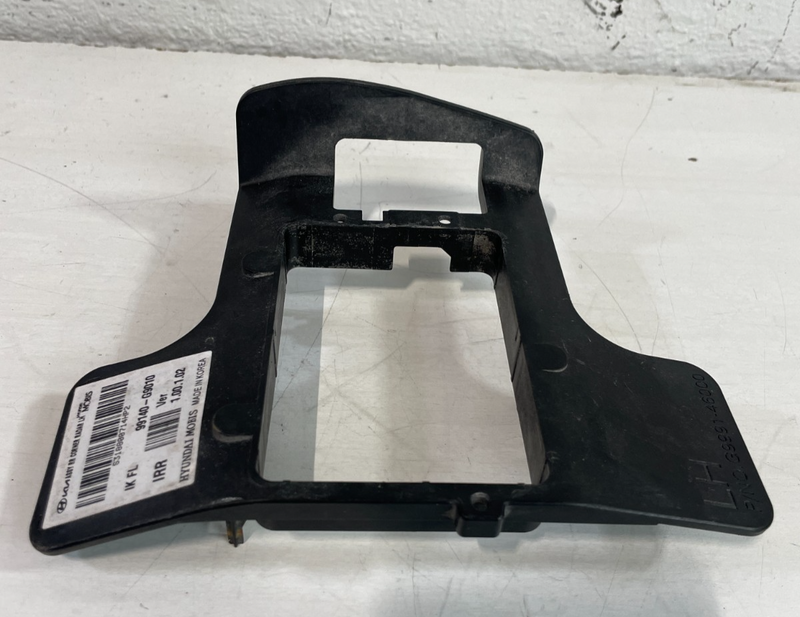 Load image into Gallery viewer, 22-23 GENESIS G70 REAR LEFT DRIVER SIDE BLIND SPOT RADAR MODULE BRACKET # 104266
