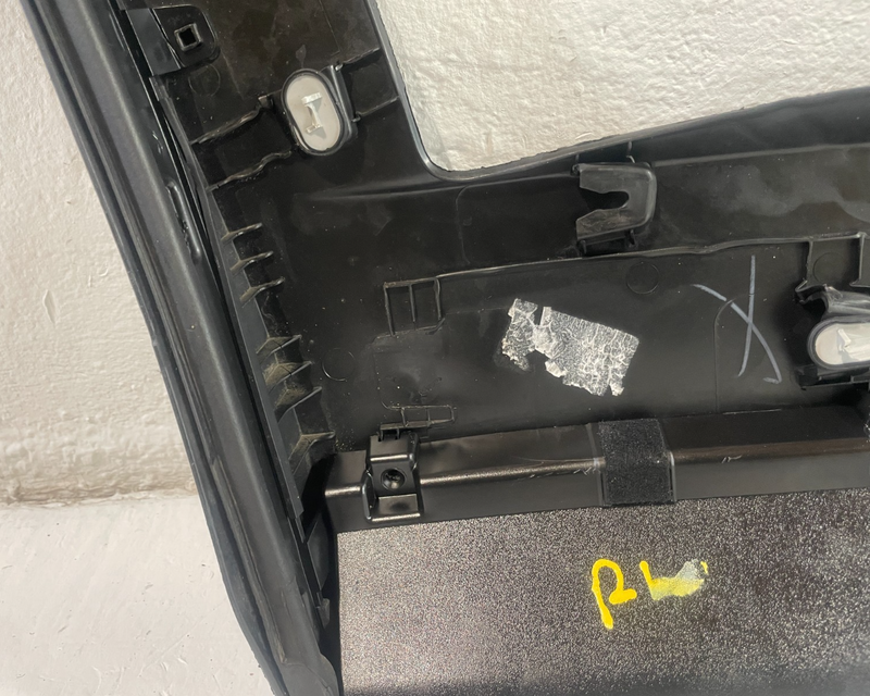 Load image into Gallery viewer, 22-24 HYUNDAI TUCSON REAR LEFT DOOR LOWER WHEEL ARCH FLARE MOLDING # 104865
