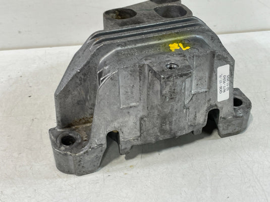 2017 - 2019 INFINITI QX30 LEFT SIDE ENGINE MOTOR MOUNT BRACKET INSULATOR