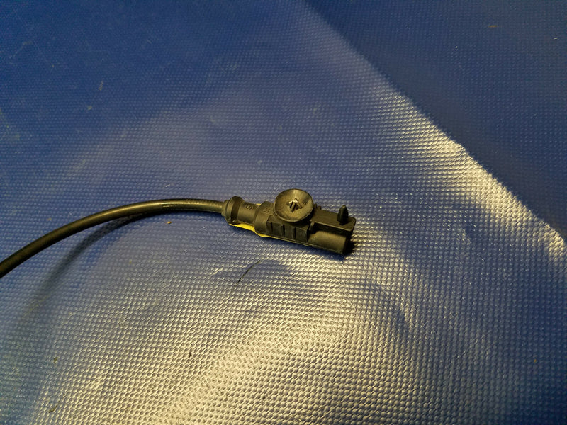 Load image into Gallery viewer, INFINITI EX35 G25 G37 Q60 QX50 REAR RIGHT SIDE ABS WHEEL SPEED SENSOR # 51823
