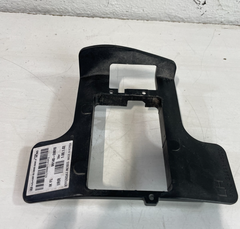 Load image into Gallery viewer, 22-23 GENESIS G70 REAR LEFT DRIVER SIDE BLIND SPOT RADAR MODULE BRACKET # 104266
