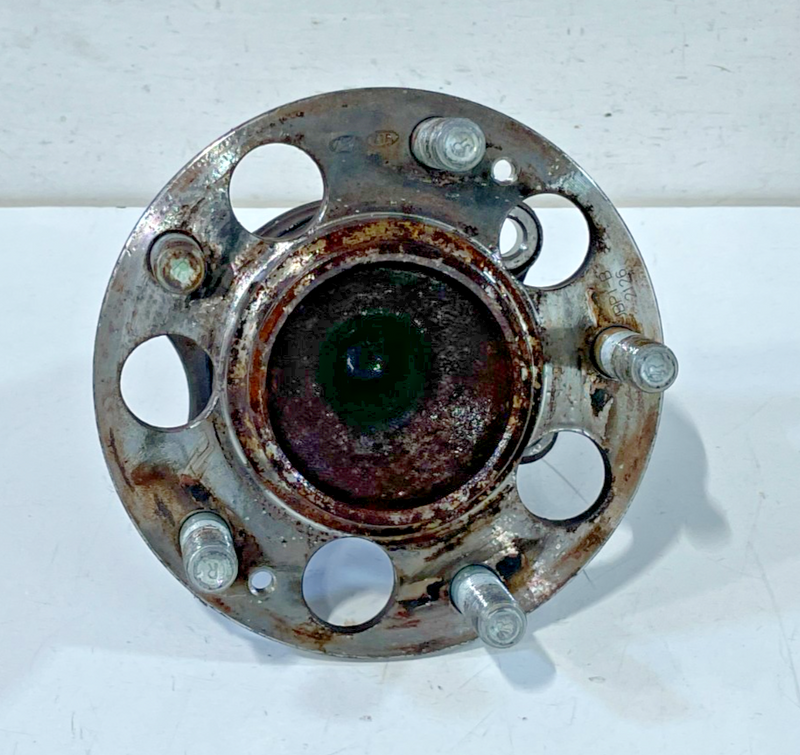 Load image into Gallery viewer, 2020 - 2025 HYUNDAI ELANTRA VENUE REAR LEFT OR RIGHT WHEEL BEARING HUB # 101822
