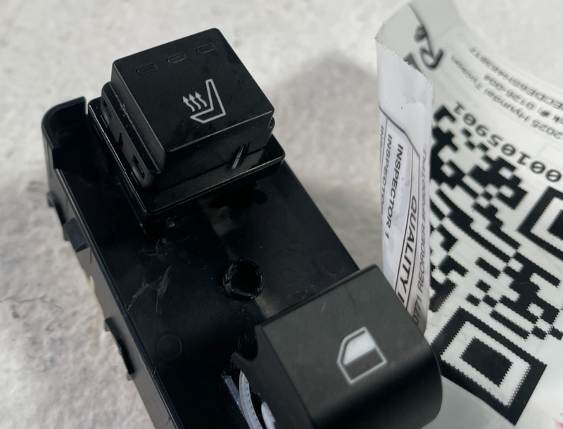 Load image into Gallery viewer, 2025 HYUNDAI TUCSON REAR LEFT DRIVER SIDE WINDOW CONTROL SWITCH # 105901
