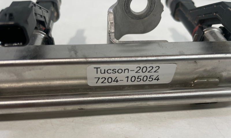 Load image into Gallery viewer, 22-25 HYUNDAI TUCSON SANTA FE ENGINE FUEL INJECTION RAIL W/ 4 INJECTORS # 105054
