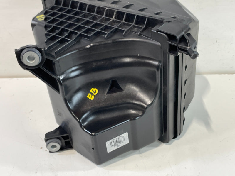 Load image into Gallery viewer, 2020-2025 HYUNDAI PALISADE ENGINE AIR INTAKE CLEANER HOUSING BOX 3.8L # 102291
