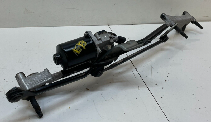 Load image into Gallery viewer, 2017 - 2019 INFINITI QX30 WINDSHIELD WIPER TRANSMISSION LINKAGE W/ MOTOR # 79475
