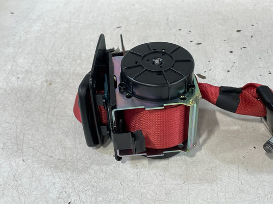 19-23 GENESIS G70 REAR CENTER MIDDLE SEAT BELT RETRACTOR W/ BUCKLE RED