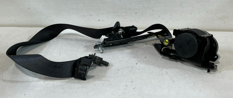 Load image into Gallery viewer, 2019 - 2020 INFINITI QX50 FRONT RIGHT PASSENGER SIDE SEAT BELT RETRACTOR # 97632
