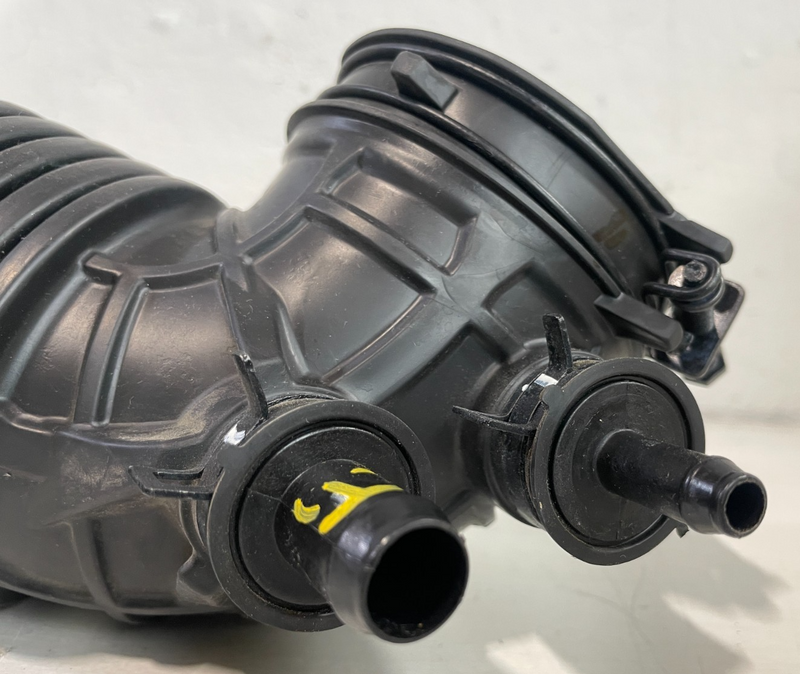 Load image into Gallery viewer, 2022-2025 HYUNDAI TUCSON ENGINE AIR CLEANER INTAKE HOSE TUBE PIPE 2.5L # 104832
