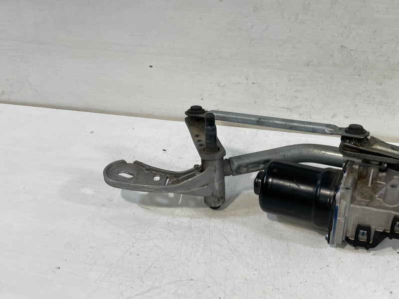Load image into Gallery viewer, 19-24 BMW 330i 330e FRONT WINDSHIELD WIPER TRANSMISSION LINKAGE W/ MOTOR # 98489
