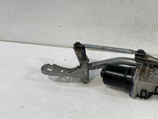 19-24 BMW 330i 330e FRONT WINDSHIELD WIPER TRANSMISSION LINKAGE W/ MOTOR