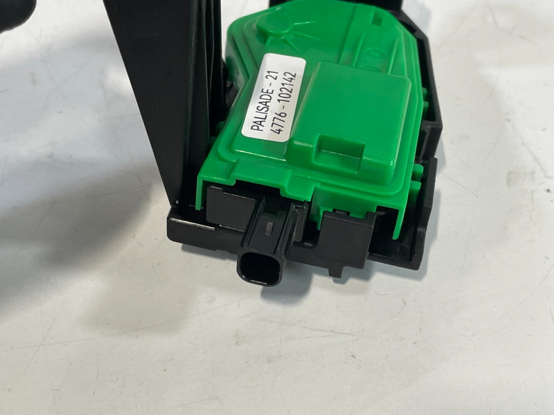 Load image into Gallery viewer, 2020-2022 HYUNDAI PALISADE FUEL GAS TANK DOOR LATCH LOCK ACTUATOR MODULE #102142
