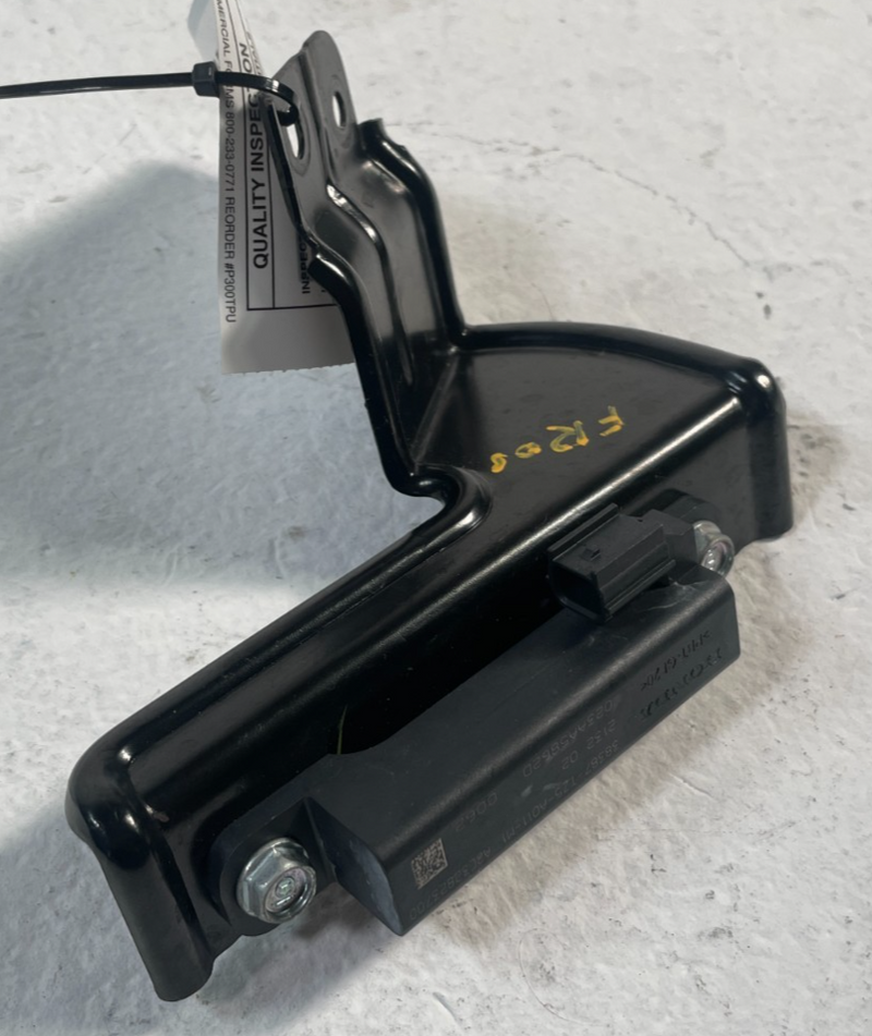 Load image into Gallery viewer, 14-25 ACURA INTEGRA FRONT RIGHT KEY LESS ENTRY ANTENNA RECEIVER MODULE # 106691
