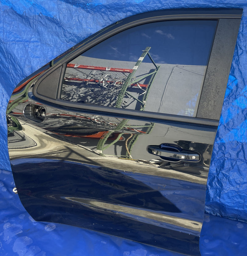 Load image into Gallery viewer, 19-25 CHEVROLET SILVERADO 1500 FRONT LEFT DOOR ASSEMBLY BLACK (WA8555) # 106176

