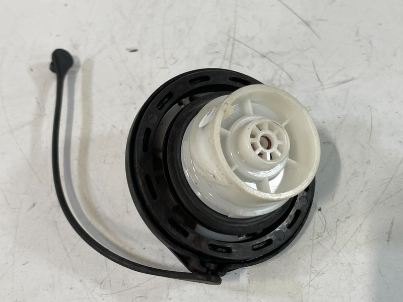 Load image into Gallery viewer, HYUNDAI ELANTRA SANTA FE PALISADE TUCSON REAR FUEL GAS TANK FILLER CAP # 102240
