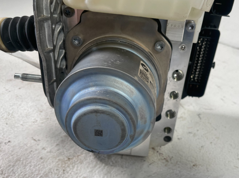 Load image into Gallery viewer, 22-25 BMW G82 M4 M3 M2 ABS ANTI LOCK POWER BRAKE BOOSTER MASTER CYLINDER 105693
