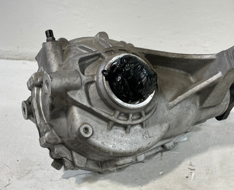 Load image into Gallery viewer, 2019 - 2023 GENESIS G70 RWD REAR DIFFERENTIAL AXLE CARRIER ASSEMBLY 2.0L #101102
