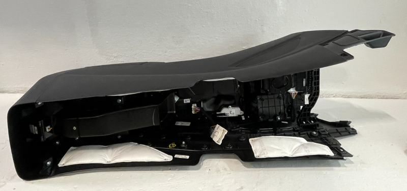Load image into Gallery viewer, 22-24 HYUNDAI TUCSON SEL CENTER CONSOLE STORAGE COMPARTMENT ASSEMBLY # 103285
