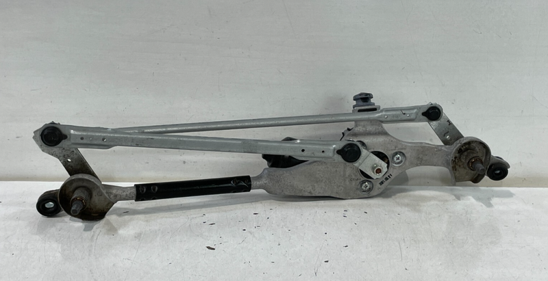 Load image into Gallery viewer, 18-23 KIA STINGER FRONT WINDSHIELD WIPER TRANSMISSION LINKAGE W/ MOTOR # 99735
