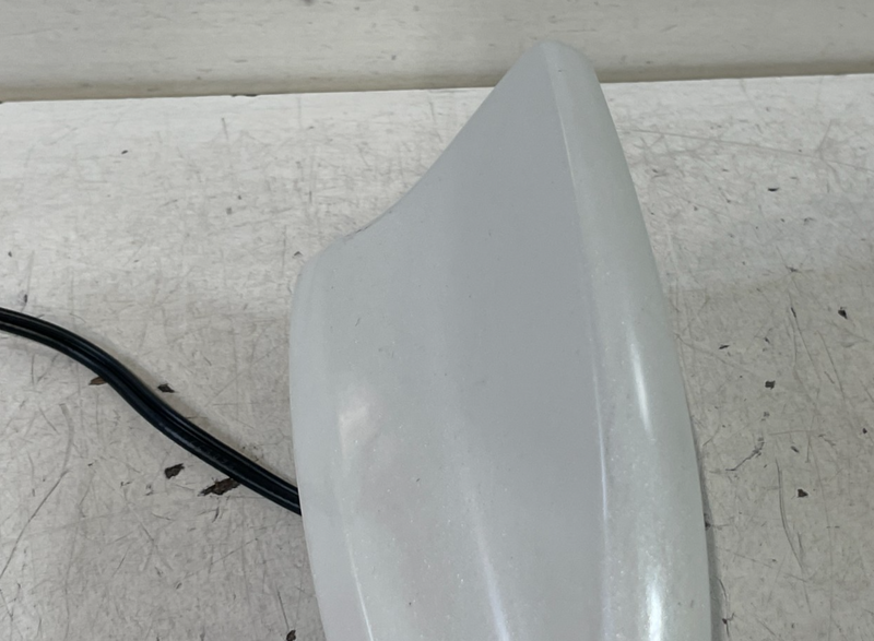 Load image into Gallery viewer, 2023-2025 HR-V TOP ROOF SATELLITE SHARK FIN RADIO ANTENNA WHITE (NH883P) #100689

