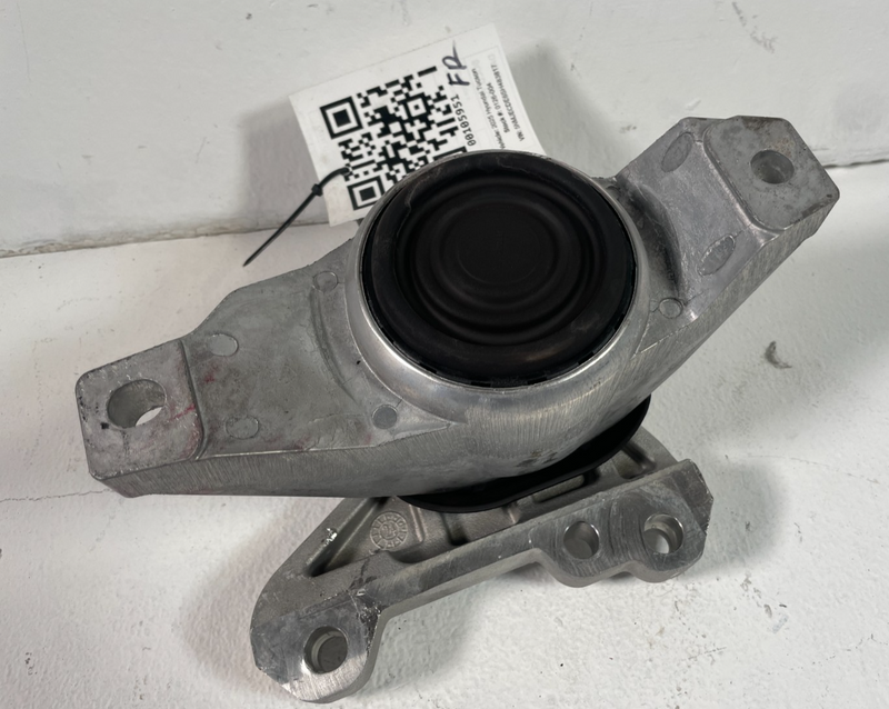 Load image into Gallery viewer, 2025 HYUNDAI TUCSON FRONT RIGHT PASSENGER SIDE ENGINE MOUNT BRACKET # 105951
