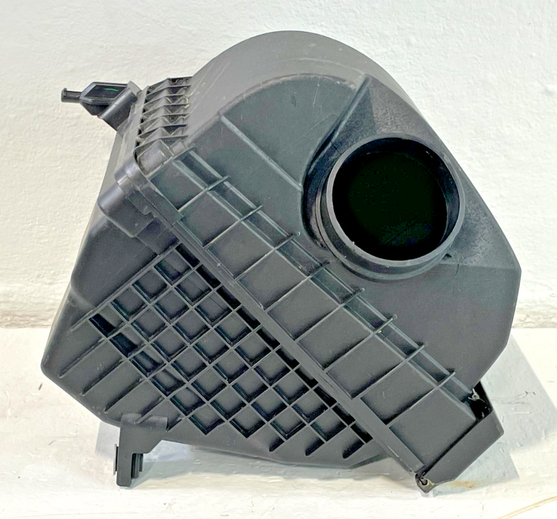 Load image into Gallery viewer, 2019-2020 HYUNDAI SANTA FE ENGINE AIR CLEANER FILTER HOUSING BOX 2.0L # 102982
