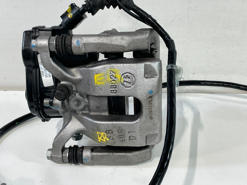 Load image into Gallery viewer, 23-26 HONDA HR-V REAR RIGHT PASSENGER DISC BRAKE CALIPER W/ ABS SENSOR # 101730
